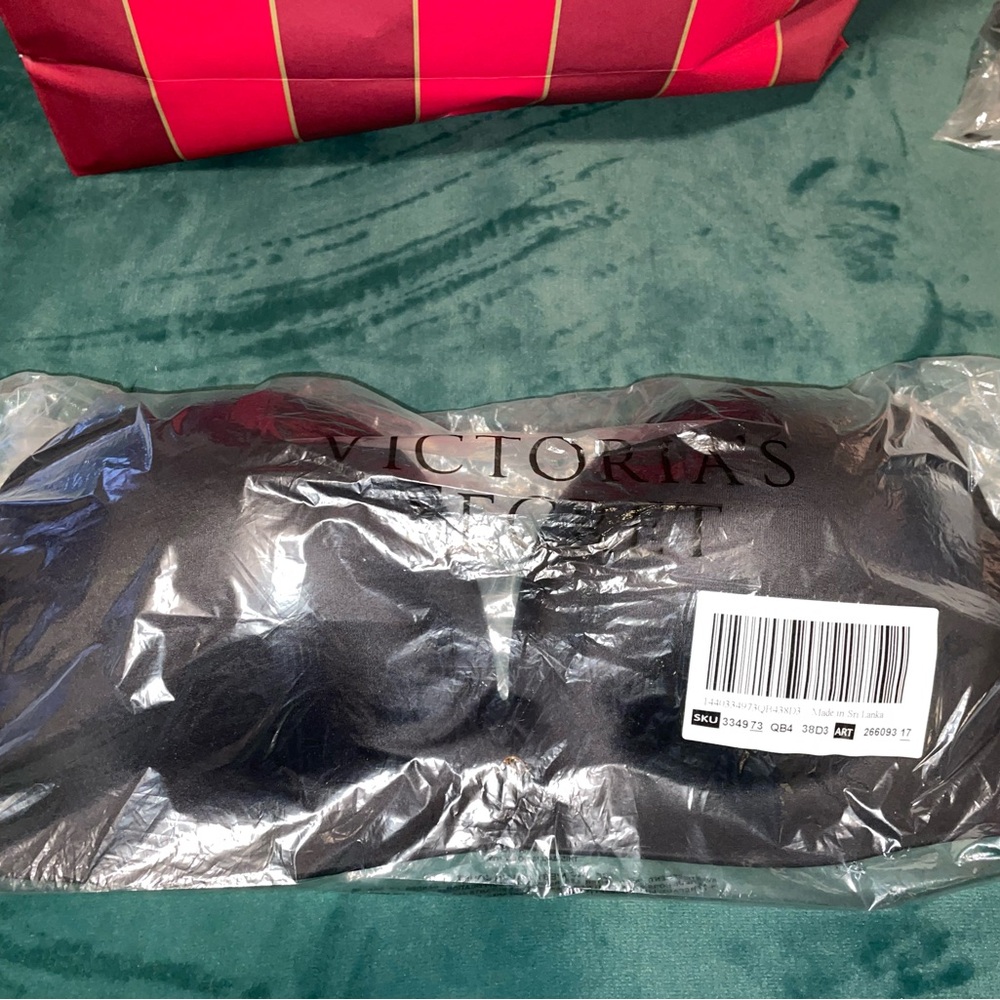 Victoria's Secret Black So Obsessed Wireless Push Up Bra New with tags!
